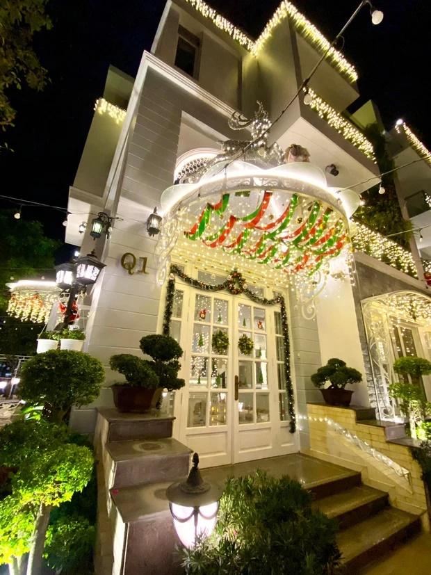 Ngắm biệt thự được sao Việt trang trí Noel lộng lẫy như cung điện-1