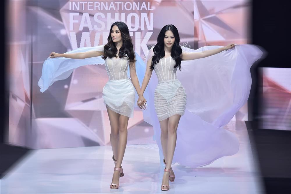 Mỹ nhân Việt catwalk sóng đôi: Người được khen, kẻ bị chê tới tấp-9