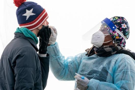 Người nhiễm Omicron triệu chứng khó phân biệt với cúm và cảm lạnh