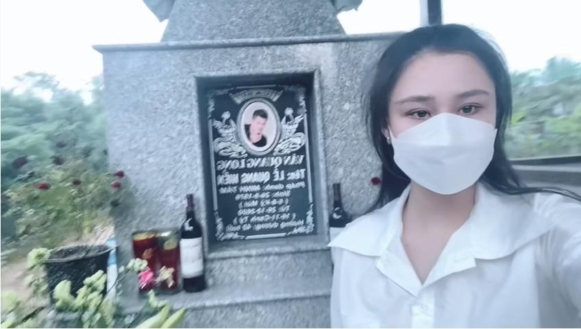 1 năm Vân Quang Long mất, vợ hai đưa con đi thăm mộ bố-5