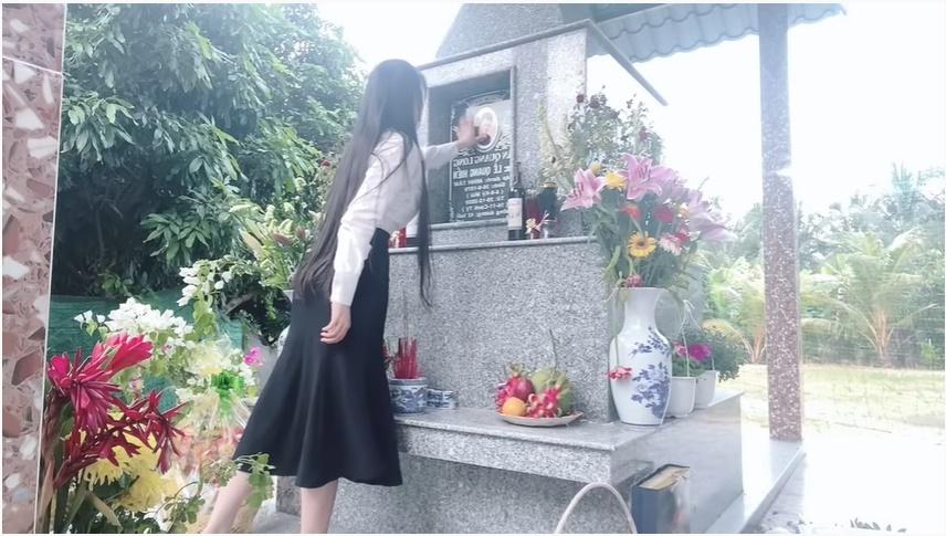 1 năm Vân Quang Long mất, vợ hai đưa con đi thăm mộ bố-6
