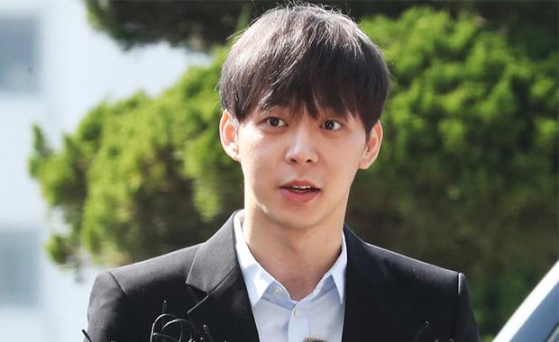 Park Yoochun bị cấm sóng, giờ còn phải đền 12 tỷ đồng-2