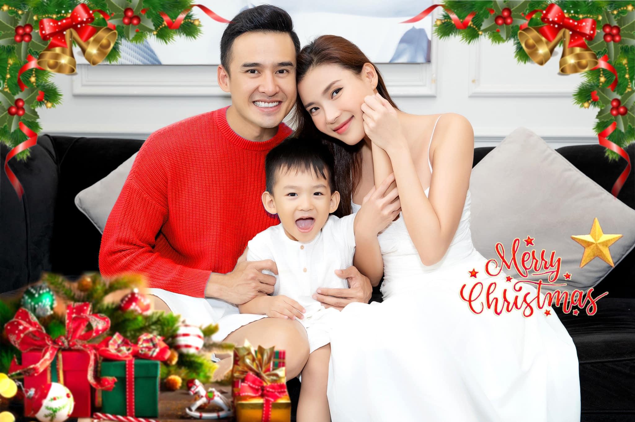 Lương Thế Thành đăng ảnh gia đình chúc mừng Noel: 