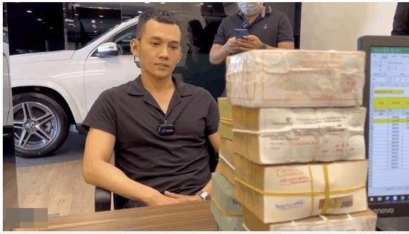 Xế 8 tỷ Lý Bình tặng Phương Trinh Jolie nhìn có gì hot?-5