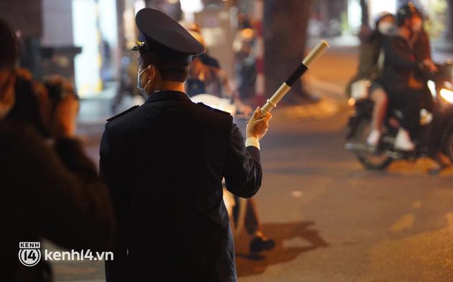 Nhà thờ Lớn đêm Noel: Người có giấy mời, test nhanh Covid-19 vào dự lễ-4