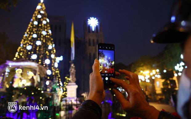 Nhà thờ Lớn đêm Noel: Người có giấy mời, test nhanh Covid-19 vào dự lễ-16