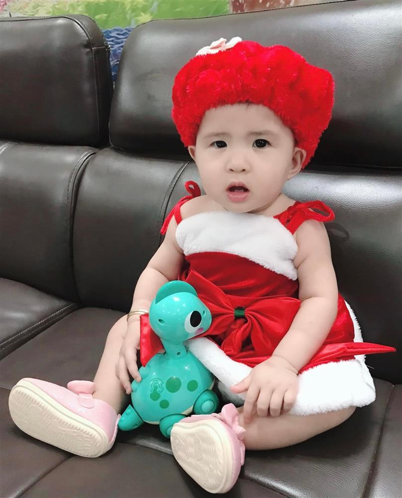 Con gái Jack làm bà già Noel, dân mạng thốt lên gene bố quá mạnh-2