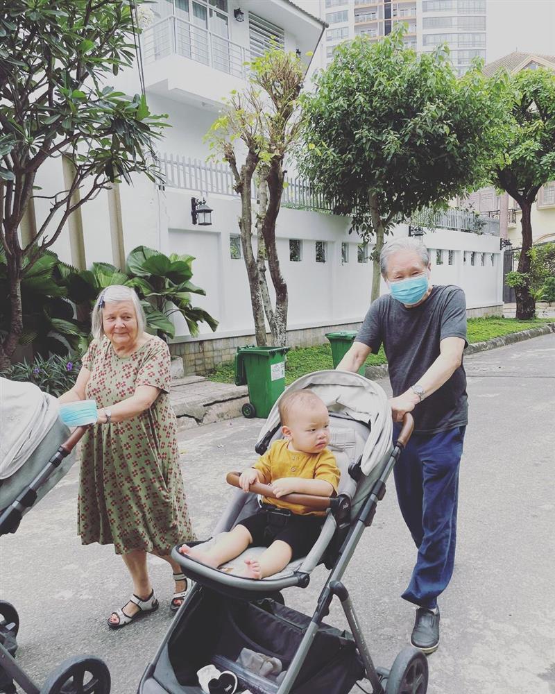 Thông gia Kim Lý - Hà Hồ sánh đôi phong độ: Thời trẻ thua kém ai đâu!-3