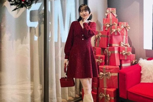 Ảnh chụp lén nghi là Hải Tú khoác tay Sơn Tùng trên phố-9