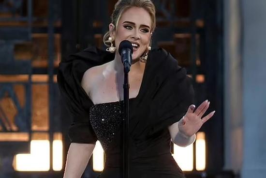 Kinh ngạc với thu nhập của 'họa mi' Adele trong 1 năm