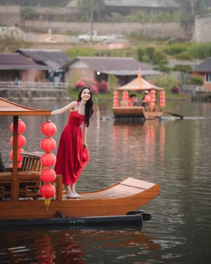 Mai Davika khoe ảnh sống ảo đẹp như cổ tích khi đi du lịch-6