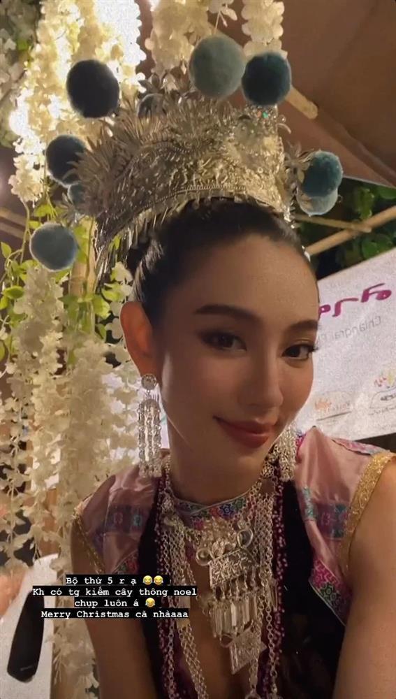 Cay cú thua AFF Cup, CĐV quá khích ném đá Thùy Tiên mặc đồ Thái-5