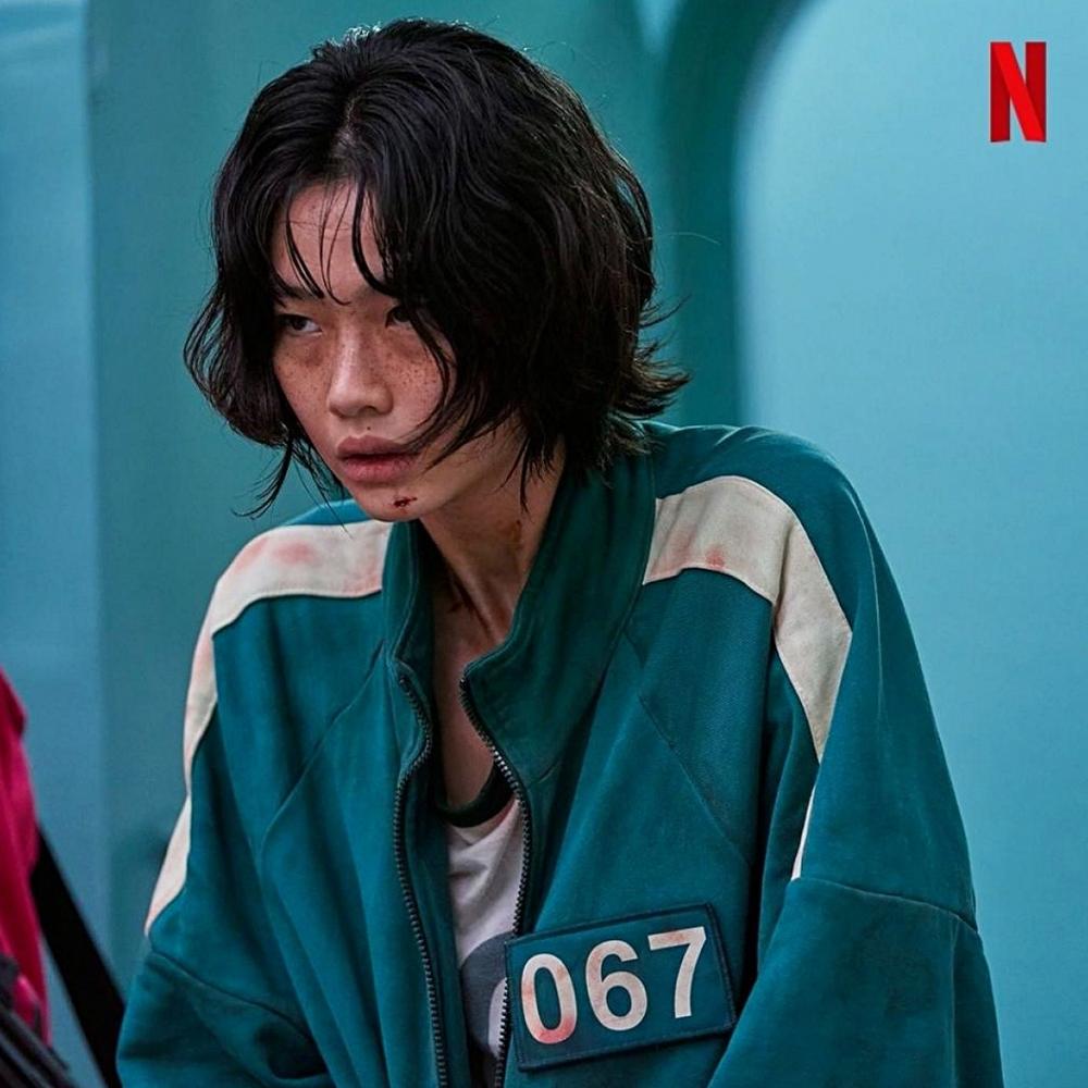 Song Hye Kyo ngậm ngùi nhìn Lee Young Ae nhận giải thưởng lớn-6