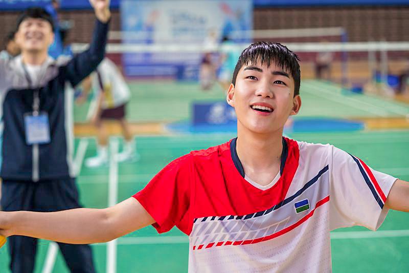 Song Hye Kyo ngậm ngùi nhìn Lee Young Ae nhận giải thưởng lớn-7