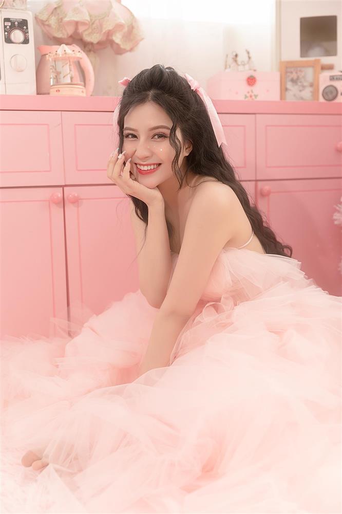 Mẹ 1 con Thiên An xả ảnh Noel mát mẻ, lộ chân ngực cực bạo-6