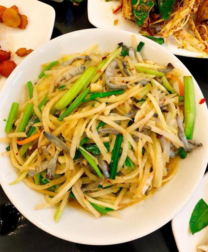 Quảng Ninh: Cận cảnh đi săn sá sùng kiếm tiền triệu mỗi ngày-7