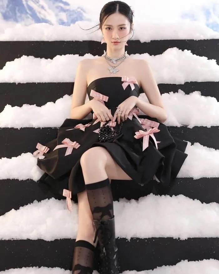 Thúy Vi gia nhập môn golf - Thiều Bảo Trâm khoe chân dài nức nở-2