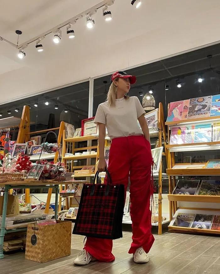 Thúy Vi gia nhập môn golf - Thiều Bảo Trâm khoe chân dài nức nở-5