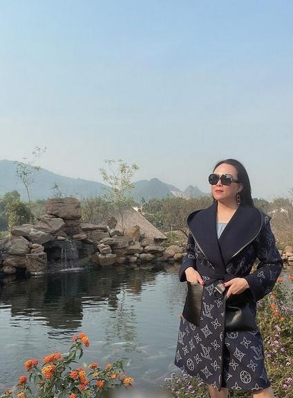 Thúy Vi gia nhập môn golf - Thiều Bảo Trâm khoe chân dài nức nở-3