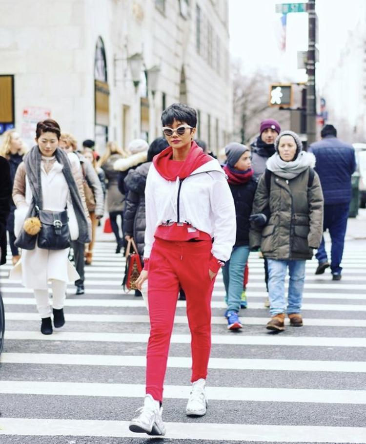 Nàng muốn mix đồ thể thao cool ngầu xuống phố, học ngay H’Hen Niê-7
