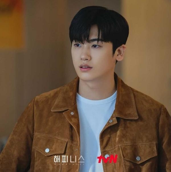 Thần tượng Hàn diễn xuất năm 2021: Người lên đỉnh, kẻ flop nặng-5