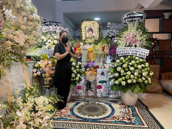 Ngày viếng NSƯT Thanh Kim Huệ thứ 2: Nghệ sĩ luân phiên đến dự-3