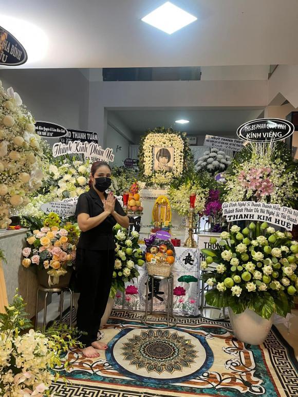 Ngày viếng NSƯT Thanh Kim Huệ thứ 2: Nghệ sĩ luân phiên đến dự-4