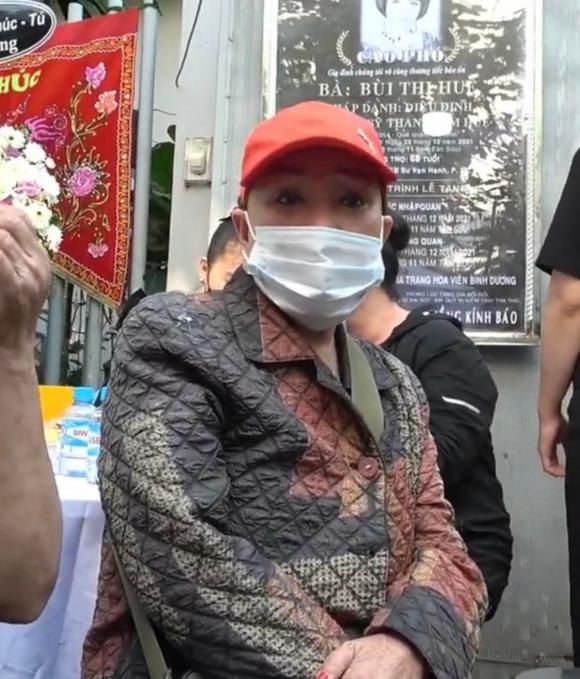 Ngày viếng NSƯT Thanh Kim Huệ thứ 2: Nghệ sĩ luân phiên đến dự-6