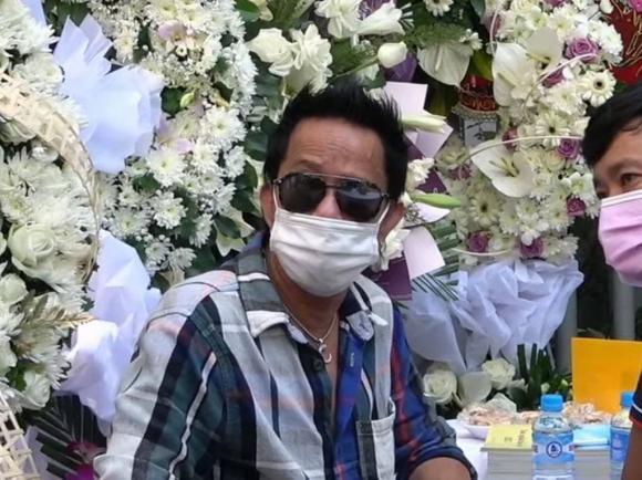 Ngày viếng NSƯT Thanh Kim Huệ thứ 2: Nghệ sĩ luân phiên đến dự-7