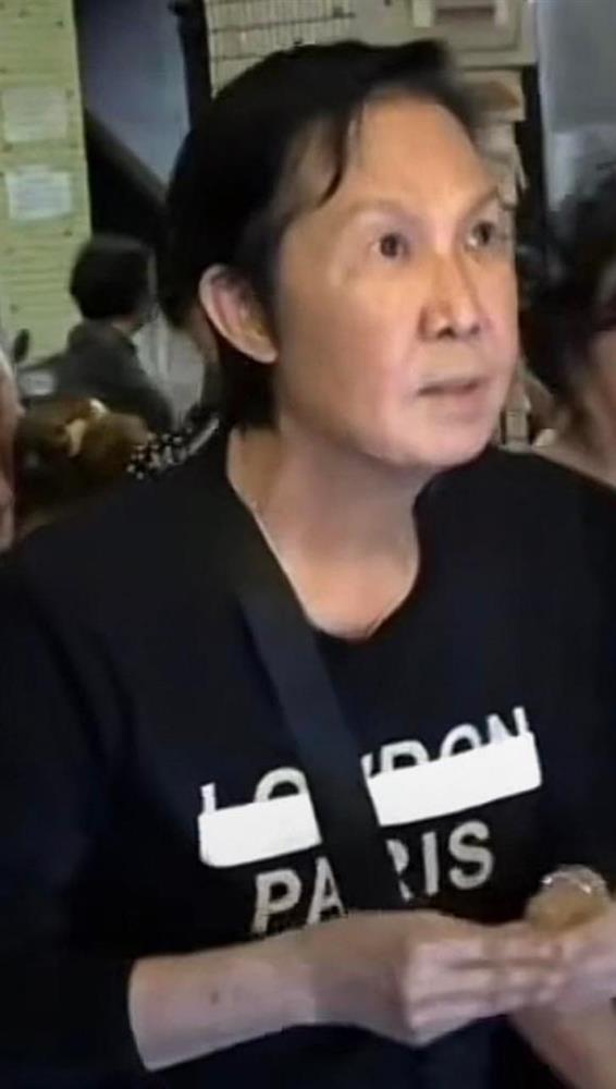 Ngày viếng NSƯT Thanh Kim Huệ thứ 2: Nghệ sĩ luân phiên đến dự-10