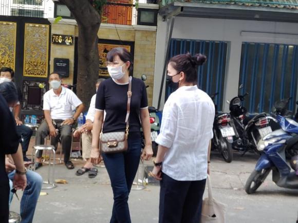 Ngày viếng NSƯT Thanh Kim Huệ thứ 2: Nghệ sĩ luân phiên đến dự-11