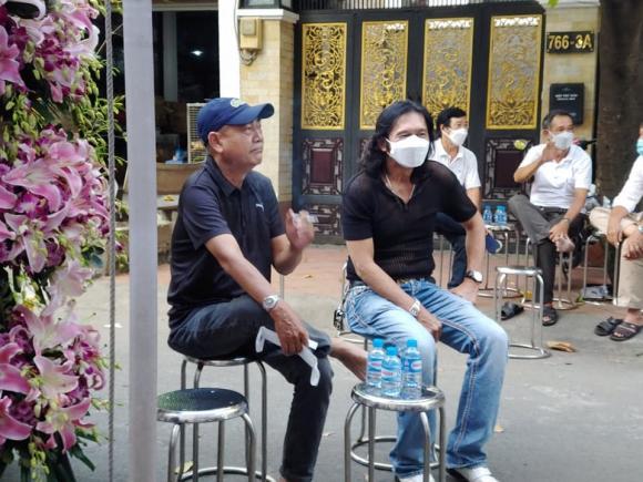 Ngày viếng NSƯT Thanh Kim Huệ thứ 2: Nghệ sĩ luân phiên đến dự-8