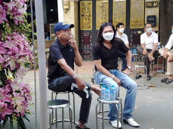 Ngày viếng NSƯT Thanh Kim Huệ thứ 2: Nghệ sĩ luân phiên đến dự-9