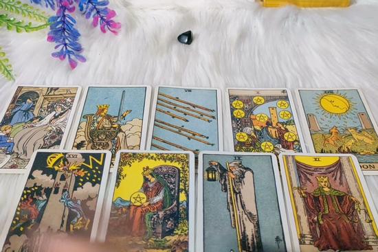 Bói bài Tarot tuần từ 27/12/2021 đến 2/1/2022: Bị chèn ép công việc
