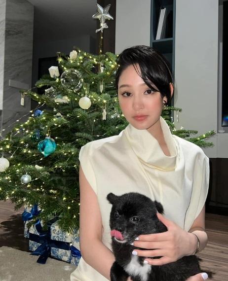 Hiền Hồ đánh đàn, khoe giọng cực ngọt: Nhan sắc khiến dân tình chú ý-4