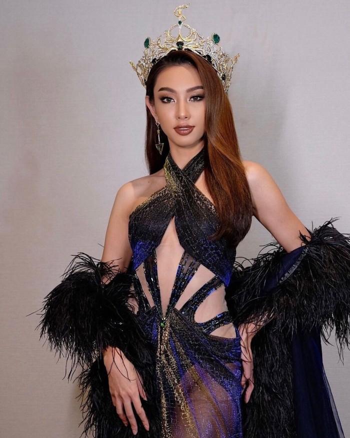 Thùy Tiên há hốc mồm khi Á hậu Thái Lan mặc váy trong suốt-10