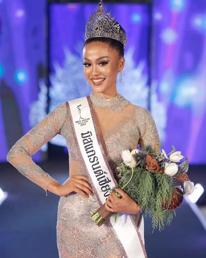 Thùy Tiên há hốc mồm khi Á hậu Thái Lan mặc váy trong suốt-11