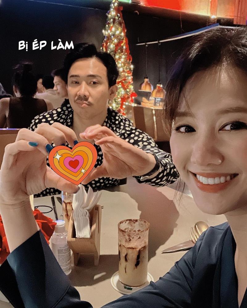 Trấn Thành kỷ niệm 5 năm cưới, hoa tặng vợ chiếm spotlight-4