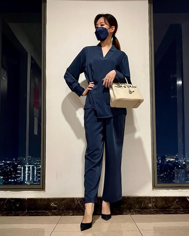 Trấn Thành kỷ niệm 5 năm cưới, hoa tặng vợ chiếm spotlight-9