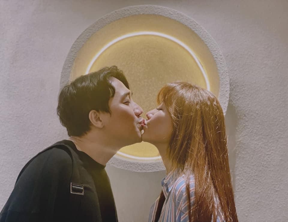 Trấn Thành kỷ niệm 5 năm cưới, hoa tặng vợ chiếm spotlight-10