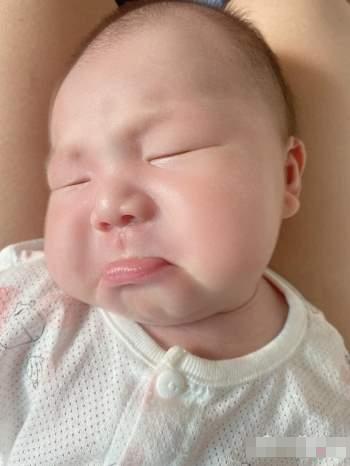 Các em bé có vẻ mặt hơi quạu, cứ như thế giới làm gì mắc lỗi-6