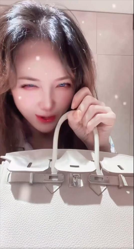 Nhìn kho quà tiền tỷ của Hari Won mới thấy Trấn Thành chiều vợ cỡ nào-2