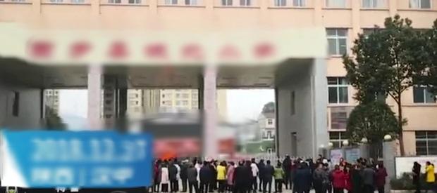 Bị cô giáo phê bình, bé gái 10 tuổi nhảy lầu tự tử-1