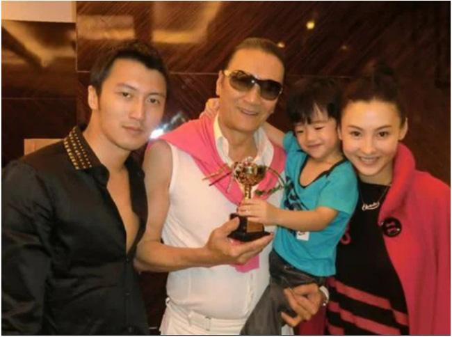 Câu nói bố Tạ Đình Phong khiến Vương Phi khó có cửa về làm dâu-2