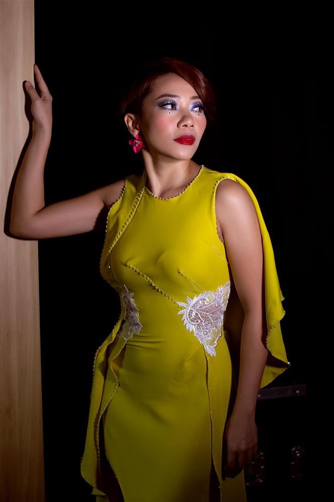 Diva Hà Trần y hệt Cô Đẩu, chạy show nhạc mà tưởng diễn Táo Quân-8