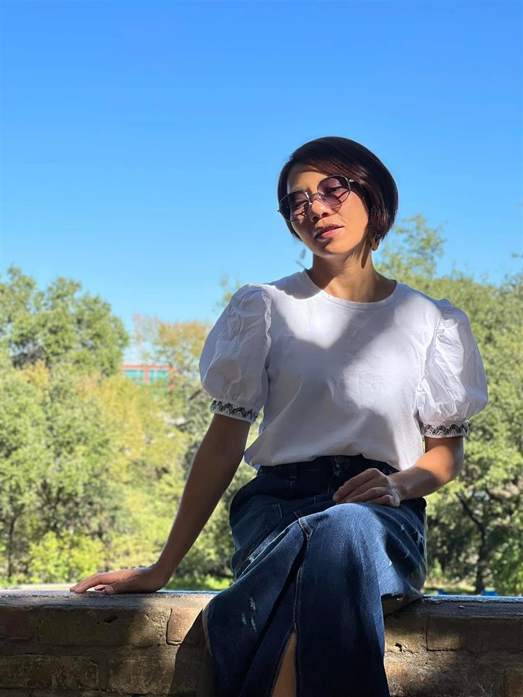 Diva Hà Trần y hệt Cô Đẩu, đi hát mà tưởng diễn Táo Quân-9