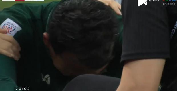 Cản Tiến Linh, thủ môn Thái Lan khóc hết nước mắt rời sân-3