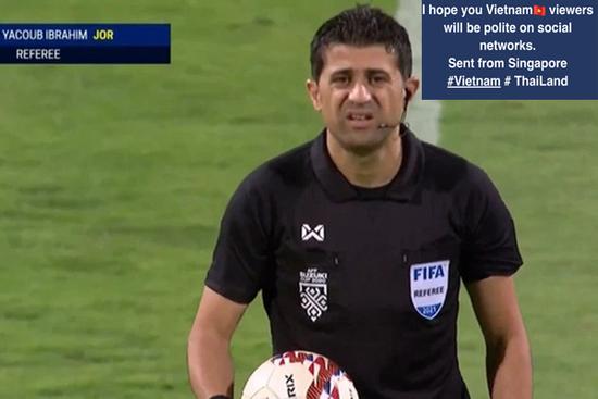 Trọng tài trận Việt Nam - Thái Lan dằn mặt gắt fans Việt