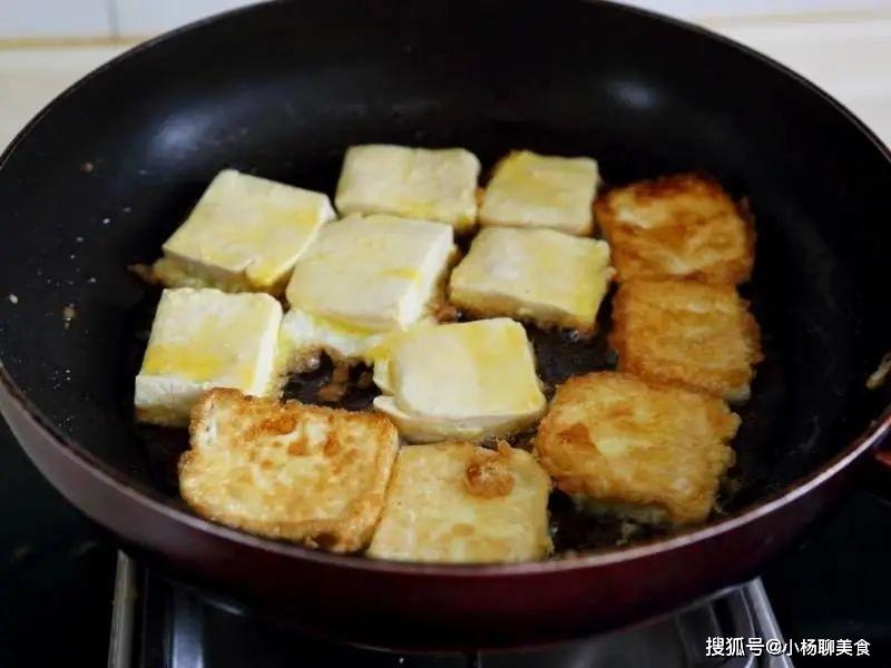 Rán đậu cho từ đầu hay chờ dầu nóng? Mẹo nhỏ không lo dính chảo-1