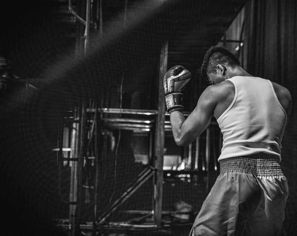 Diễn viên Hiếu Nguyễn đang hot rần rần: Cận cảnh ngoại hình-10